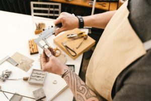Digital Caliper Buying Guide: Accuracy, Durability, and Hidden Costs